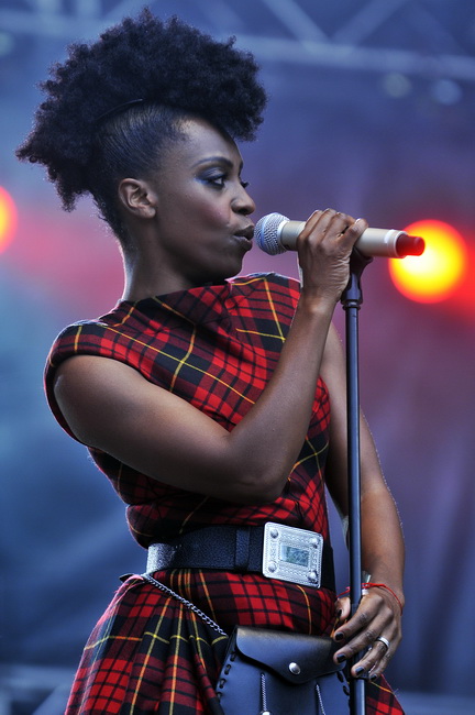 Zagreb, 220610.
Na Jarunu se od 21.-23.06. odrzava glazbeni spektakl T-Mobile INmusic festival na kojem ce nastupiti mnogobrojni izvodjaci kako iz zemlje tako i svijeta. Drugi dan festivala.
Na fotografiji: Grupa Morcheeba.
Foto: Boris Kovacev / CROPIX Zagreb, 220610.
Na Jarunu se od 21.-23.06. odrzava glazbeni spektakl T-Mobile INmusic festival na kojem ce nastupiti mnogobrojni izvodjaci kako iz zemlje tako i svijeta. Drugi dan festivala.
Na fotografiji: Grupa Morcheeba.
Foto: Boris Kovacev / CROPIX