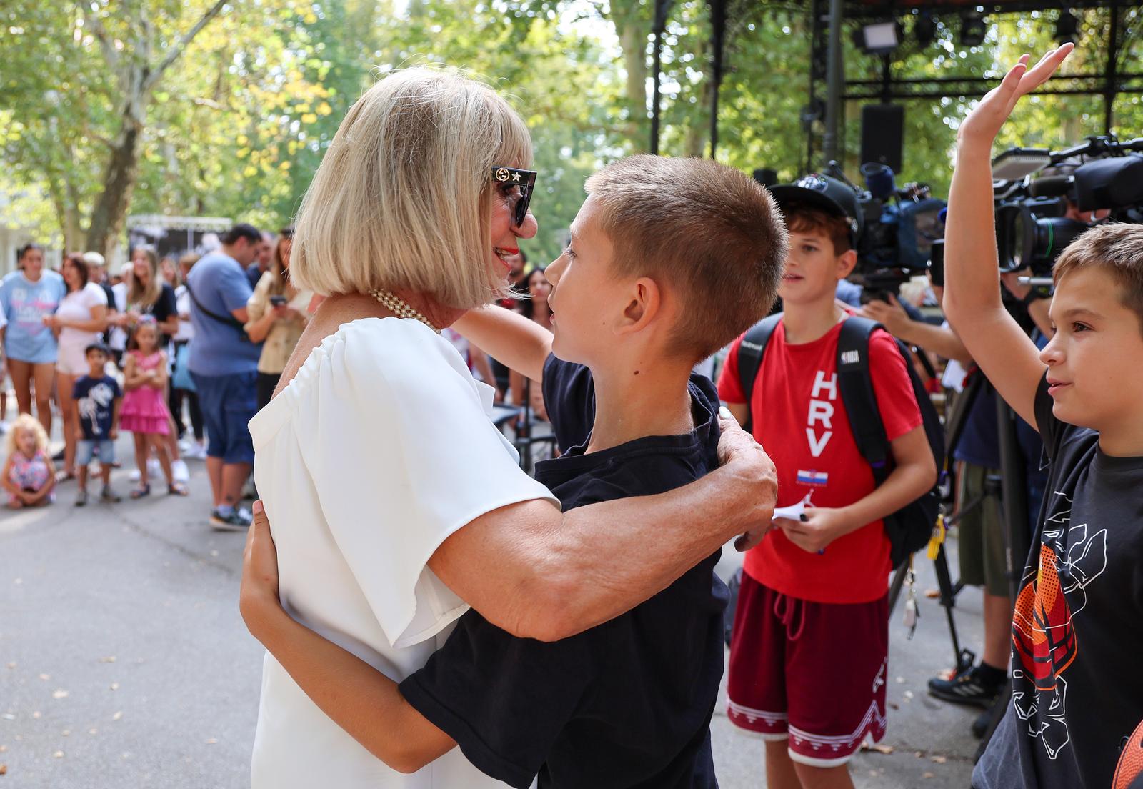 Druženje s košakašima povodom 60. rođendana Dražena Petrovića Druženje s košakašima povodom 60. rođendana Dražena Petrovića