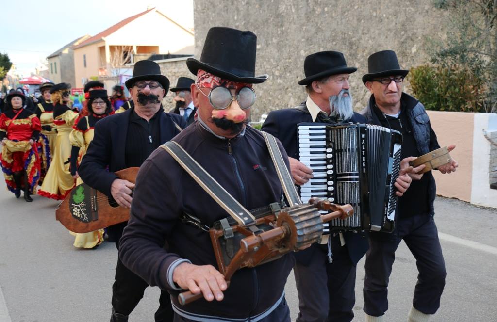 2. Međunarodna karnevalska povorka Virskih maškara