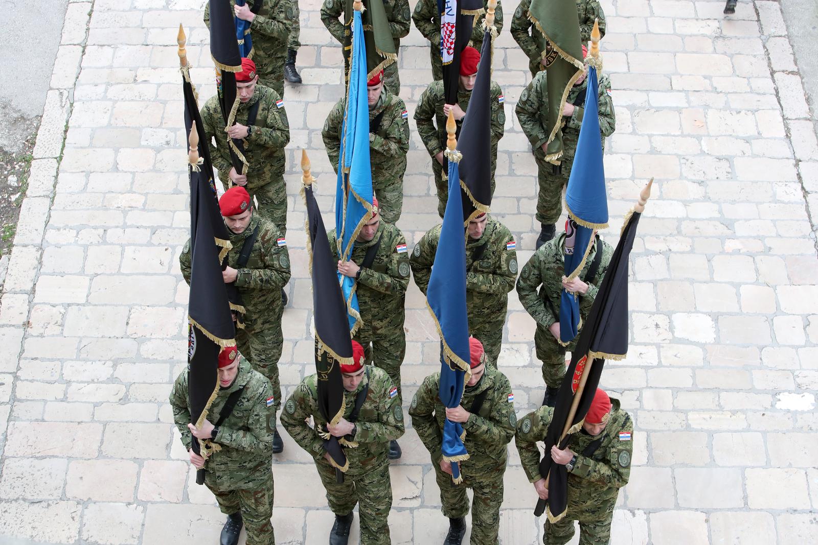 Mimohod pripadnika OSRH i MUP-a s ratnim zastavama povodom 30. obljetnice VRO Maslenica Mimohod pripadnika OSRH i MUP-a s ratnim zastavama povodom 30. obljetnice VRO Maslenica