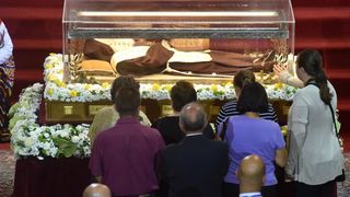 Velik broj vjernika sudjelovalo u procesiji u kojoj je nošeno tijelo Leopolda Bogdana Mandića od crkve Gospe od zdravlja do katedrale sv. Stošije Velik broj vjernika sudjelovalo u procesiji u kojoj je nošeno tijelo Leopolda Bogdana Mandića od crkve Gospe od zdravlja do katedrale sv. Stošije