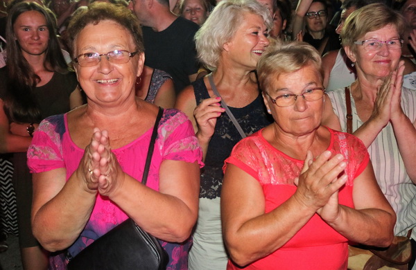 Virsko ljeto 2016: Tomislav Bralić i klapa Intrade oduševili 12 tisuća obožavatelja na virskoj rivi Virsko ljeto 2016: Tomislav Bralić i klapa Intrade oduševili 12 tisuća obožavatelja na virskoj rivi