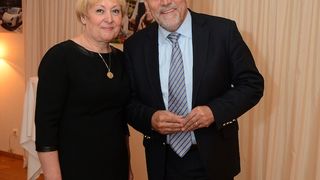 Hrvatska se sjeća košarkaške legende Krešimira Ćosića koji nas je prerano napustio prije 20 godina. Svečanom večerom u Falkensteinerovom hotelu Iadera u Petrčanima, obitelj Krešimira Ćosića – supruga Ljerka, kćerke Ana i Iva te sin Petar Krešimir, brojni Hrvatska se sjeća košarkaške legende Krešimira Ćosića koji nas je prerano napustio prije 20 godina. Svečanom večerom u Falkensteinerovom hotelu Iadera u Petrčanima, obitelj Krešimira Ćosića – supruga Ljerka, kćerke Ana i Iva te sin Petar Krešimir, brojni