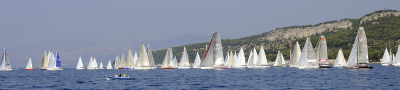 Split, 240911.
Na 80.Mrduja jubilarnoj regati izislo 242 plovila u borbu za veliki trofej. Na startu vjetar nije bio naklonjen jedrilicarima pa su mnogi satima plutali u bonaci.
Na slici: regata.
Foto: Jadran Babic / CROPIX