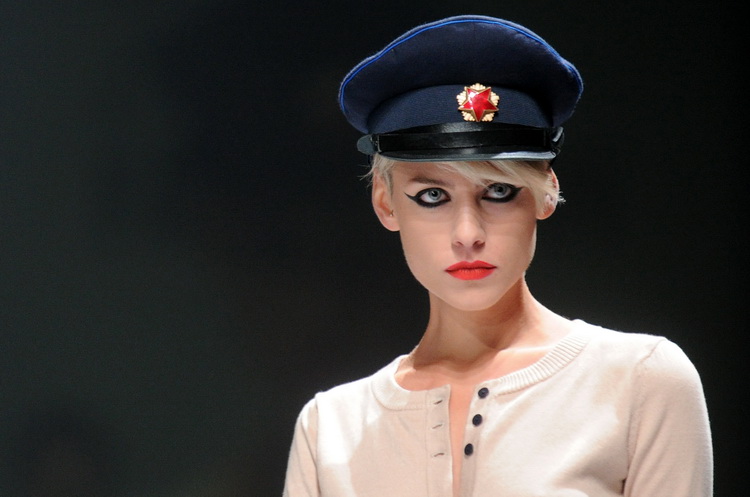 Zagreb, 290911.
Velesajam, paviljon 5.
Modne revije i poznati na Dove Fashion.hr proljece ljeto 2012. Prvi dan su izlagali kreatori Ivica Skoko, Martina Felja, AMDS by ALDUK i IK STUDIO.
Na slici: kreacije AMDS by ALDUK
Foto: Srdjan Vrancic / CROPIX Zagreb, 290911.
Velesajam, paviljon 5.
Modne revije i poznati na Dove Fashion.hr proljece ljeto 2012. Prvi dan su izlagali kreatori Ivica Skoko, Martina Felja, AMDS by ALDUK i IK STUDIO.
Na slici: kreacije AMDS by ALDUK
Foto: Srdjan Vrancic / CROPIX