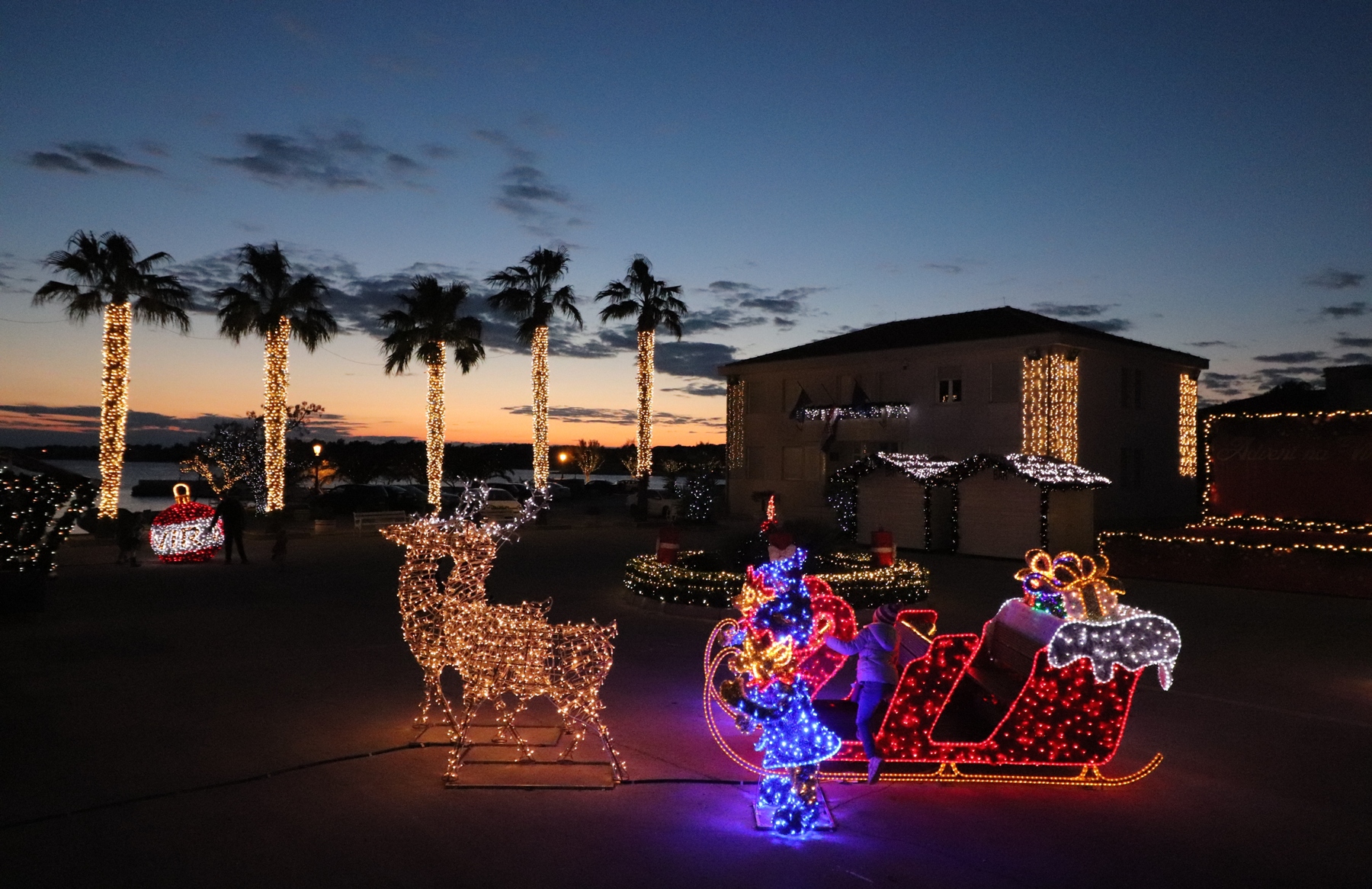 Božićna svjetla i adventski ugođaj na Viru