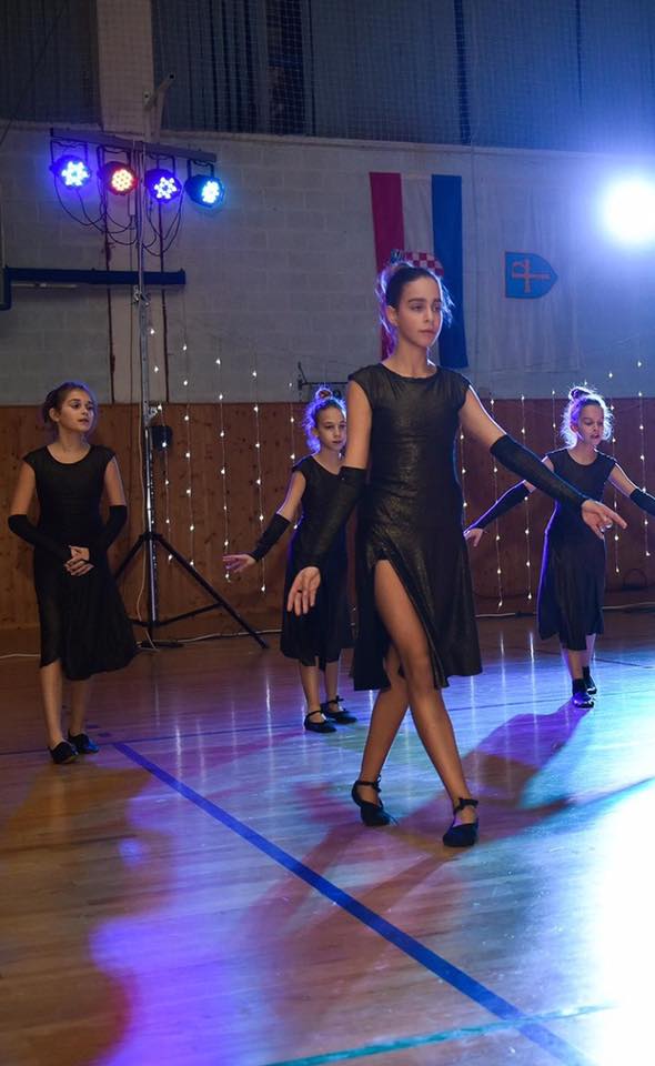 Plesna Božićna čarolija na otoku Pagu