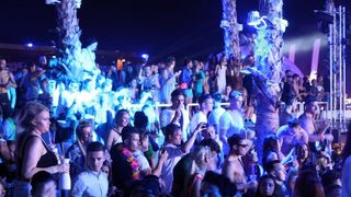 Plaza Zrce, cetvrti dan Hideout festivala privukao je nekoliko tisuca, ponajvise engleskih turista koji su se zabavljali u klubu Papaya. Photo: Luka Stanzl/PIXSELL Plaza Zrce, cetvrti dan Hideout festivala privukao je nekoliko tisuca, ponajvise engleskih turista koji su se zabavljali u klubu Papaya. Photo: Luka Stanzl/PIXSELL