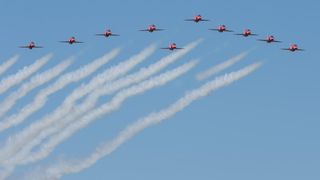 Akrobatska grupa Red Arrows u posjetu Krilima Oluje u Zemuniku