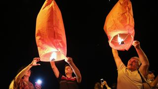 U Vodicama pušteni lampioni za tragično stradale vatrogasce na Kornatima U Vodicama pušteni lampioni za tragično stradale vatrogasce na Kornatima