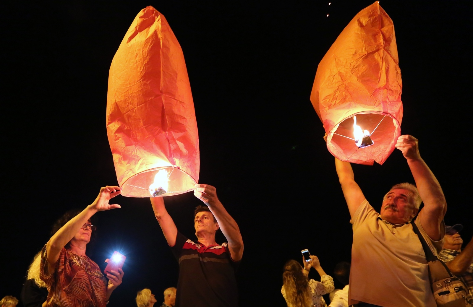 U Vodicama pušteni lampioni za tragično stradale vatrogasce na Kornatima U Vodicama pušteni lampioni za tragično stradale vatrogasce na Kornatima