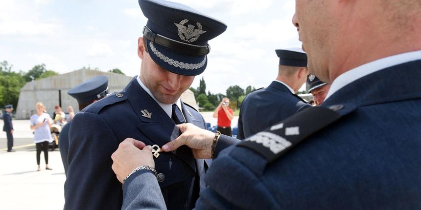 Vojnim pilotima 22. naraštaja uručen letački znak