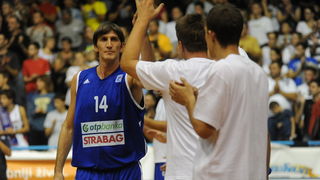 Zadar, 230912
Dvorana Jazine.
Humanitarna utakmica “Za Stephanie smo vratili kosarku u Jazine” na kojoj su nastupile brojne bivse zvijezde KK Zadra poput Dina Radje, Arijana Komazeca, Gordana Giriceka i drugih.
Na fotografiji: Davor Marcelic
Foto: Luka G Zadar, 230912
Dvorana Jazine.
Humanitarna utakmica “Za Stephanie smo vratili kosarku u Jazine” na kojoj su nastupile brojne bivse zvijezde KK Zadra poput Dina Radje, Arijana Komazeca, Gordana Giriceka i drugih.
Na fotografiji: Davor Marcelic
Foto: Luka G