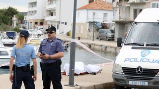 Tisno: U moru pronađeno tijelo nepoznatog mlađeg muškarca Tisno: U moru pronađeno tijelo nepoznatog mlađeg muškarca