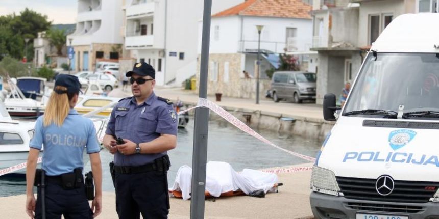Tisno: U moru pronađeno tijelo nepoznatog mlađeg muškarca