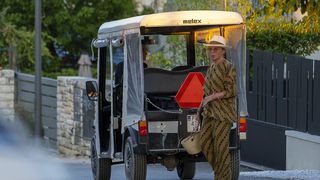 Kylie Minogue viđena kako u opuštenom izdanju izlazi iz luksuzne vile u Rovinju