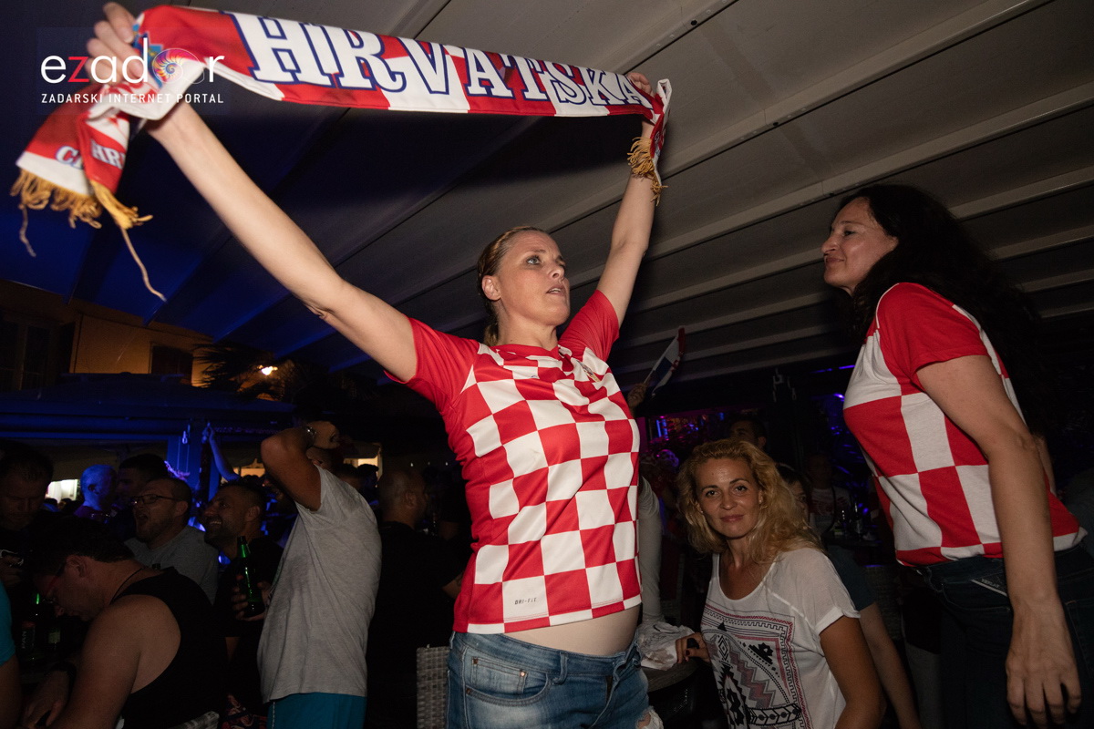 Čudesna noć: Velika fešta ulicama Zadra nakon plasmana Vatrenih u finale SP Čudesna noć: Velika fešta ulicama Zadra nakon plasmana Vatrenih u finale SP