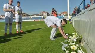 Igrači i navijači NK Zadar obilježili 10. obljetnicu tragične smrti Hrvoja Ćustića Igrači i navijači NK Zadar obilježili 10. obljetnicu tragične smrti Hrvoja Ćustića