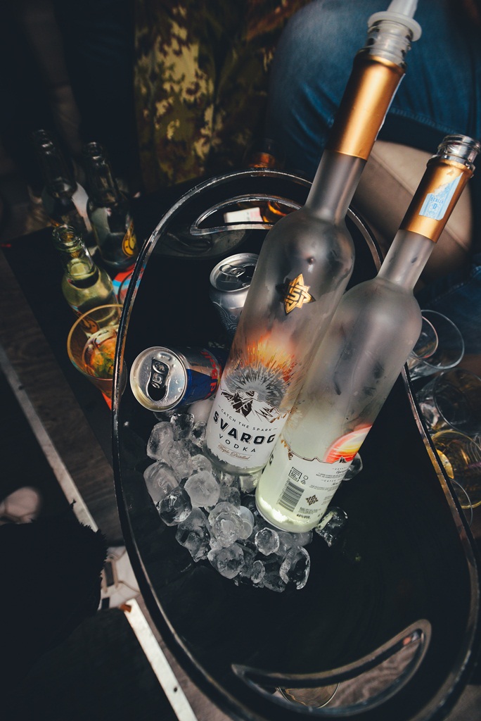 Votka party u Svarog Baru, Foto: Iva Perinčić Votka party u Svarog Baru, Foto: Iva Perinčić