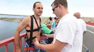 Mario Možnik otvorio bungee jumping sezonu na Masleničkom mostu, Photo: Hrvoje Jelavic/PIXSELL