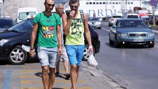 26.07.2013., Zadar – Velika guzva u zadarskoj trajektnoj luci. Photo: Zeljko Mrsic/PIXSELL Autor Zeljko Mrsic/PIXSELL guzve, trajekt, Luka, turisti 26.07.2013., Zadar – Velika guzva u zadarskoj trajektnoj luci. Photo: Zeljko Mrsic/PIXSELL Autor Zeljko Mrsic/PIXSELL guzve, trajekt, Luka, turisti