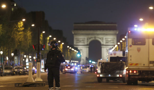 Pariz, napad na Elizejskim poljanama