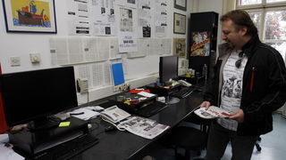 Pula, 071110.
Novinari, fotoreporteri, graficari i ostalo tehnicko osoblje Glasa Istre od danas su u strajku jer je uprava najavila sindikatu otpustanje trecine zaposlenika. Uprava ce uz pomoc sudske odluke (dvadeset radnika je dobilo radnu obavezu) pokus Pula, 071110.
Novinari, fotoreporteri, graficari i ostalo tehnicko osoblje Glasa Istre od danas su u strajku jer je uprava najavila sindikatu otpustanje trecine zaposlenika. Uprava ce uz pomoc sudske odluke (dvadeset radnika je dobilo radnu obavezu) pokus