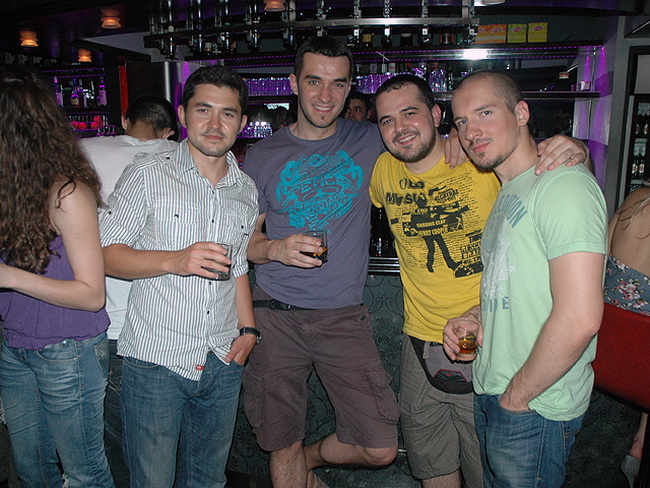 Ribarska festa zadarskih studenata u zagrebackom klubu Roko Ribarska festa zadarskih studenata u zagrebackom klubu Roko