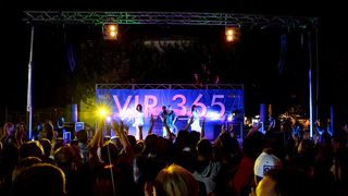 Vir : Colonia rasplesala tisuće posjetitelja na Viru ; foto Iva Perinčić Vir : Colonia rasplesala tisuće posjetitelja na Viru ; foto Iva Perinčić