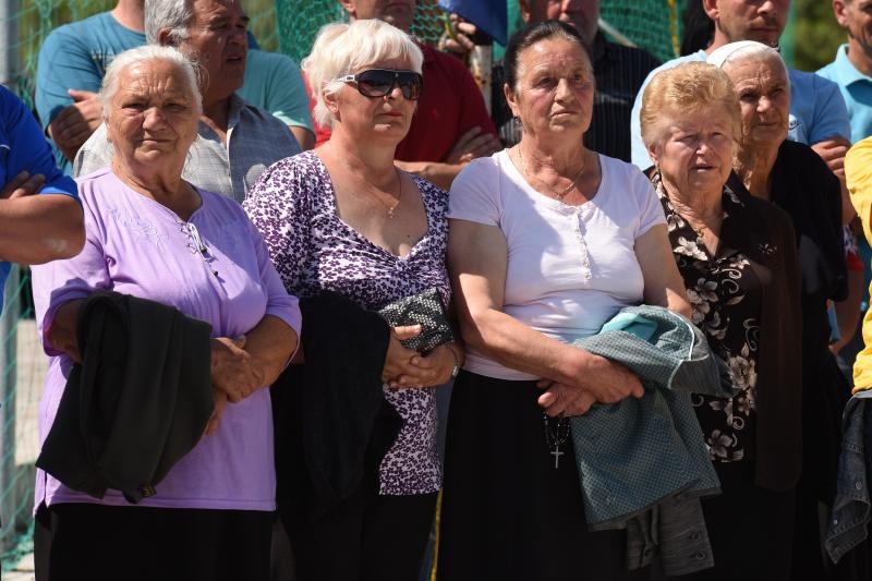 Nekoliko desetaka mještana danas je u Suhovarama prosvjedovalo je protiv projekta zbrinjavanja otpada u Biljanima.  Photo: Dino Stanin/PIXSELL