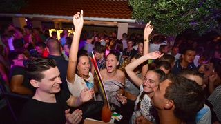 Subotnja zabava u Noštromo i Vagabundo barovima na Viru ; foto Iva Perinčić