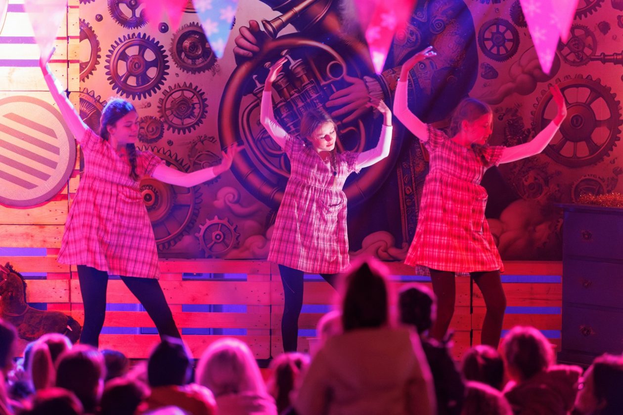 dječja predstava o svetom Nikoli, Božićni gramofon na Pijaci dječja predstava o svetom Nikoli, Božićni gramofon na Pijaci