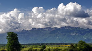 Zaigrani oblaci nad Likom