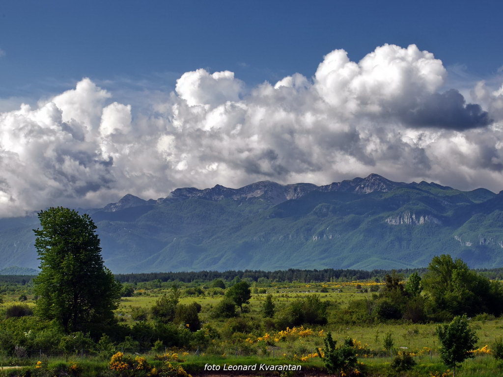 Zaigrani oblaci nad Likom