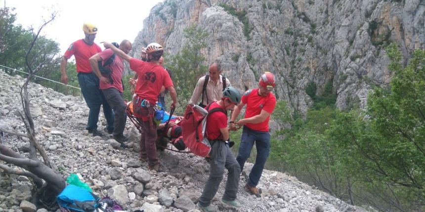 Akcija spašavanja ozlijeđenog penjača u NP Paklenica. Foto: HGSS