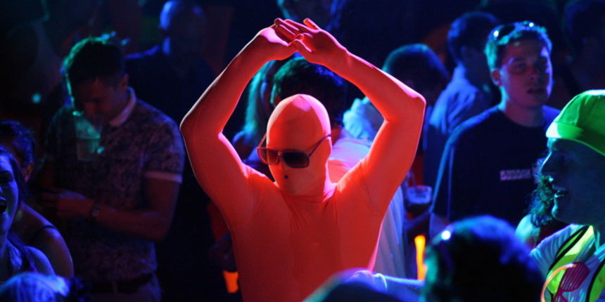 Petrcane, Zadar, 090711.
Treca vecer Garden festivala, koji traje od 6. do 11 srpnja.
Na slici: detalj sa festivala.
Foto: Vladimir Ivanov / CROPIX Petrcane, Zadar, 090711.
Treca vecer Garden festivala, koji traje od 6. do 11 srpnja.
Na slici: detalj sa festivala.
Foto: Vladimir Ivanov / CROPIX