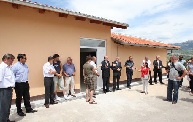 Zadar, 170610.
Danas je Ante Zupan, gradonacelnik Obrovca u pratnji s zupanom Zadarske zupanije Stipom Zrilicem i vise gostiju te zupanijskih duznosnika svecano otvorio vise infrastrukturnih objekata.
Na fotografiji: gradonacelnik Obrovca Ante Zupan i zup