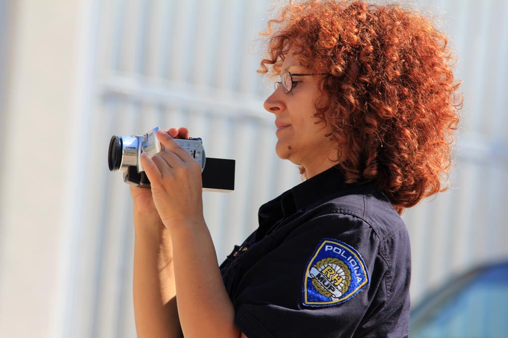 U prigodi Dana hrvatske policije i njihovog zaštitnika Sv.Mihovila danas je u PU Zadarskoj održana prigodna svečanost.U nastavku svečanosti, pokaznu vježbu samoobrane izveli su pripadnici interventne jedinice PU Zadarske te su podijeljena priznanja nagrađ U prigodi Dana hrvatske policije i njihovog zaštitnika Sv.Mihovila danas je u PU Zadarskoj održana prigodna svečanost.U nastavku svečanosti, pokaznu vježbu samoobrane izveli su pripadnici interventne jedinice PU Zadarske te su podijeljena priznanja nagrađ