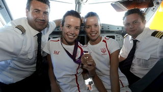 Zagreb, 130812.
Zracna luka Pleso.
Povratak Hrvatskih sportasa u Zagreb sa Olimpijskih igara u Londonu.
Na slici: Na povratku iz Londona sa Olimpijskih Igara, vecina hrvatskih sportasa se vraca avionskim letom Croatie Airlinesa za Zagreb.
Ana i Lucija Za Zagreb, 130812.
Zracna luka Pleso.
Povratak Hrvatskih sportasa u Zagreb sa Olimpijskih igara u Londonu.
Na slici: Na povratku iz Londona sa Olimpijskih Igara, vecina hrvatskih sportasa se vraca avionskim letom Croatie Airlinesa za Zagreb.
Ana i Lucija Za