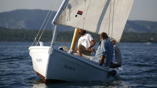 Betina, 150811.
9. Regata za dusu i tilo, regata tradicionalnih brodova na latinsko jedro
Na slici: redatelj i pisac Radovan Marcic na gajeti Luke Kalinica iz Zlarina
Foto: Bozo Vukicevic / CROPIX Betina, 150811.
9. Regata za dusu i tilo, regata tradicionalnih brodova na latinsko jedro
Na slici: redatelj i pisac Radovan Marcic na gajeti Luke Kalinica iz Zlarina
Foto: Bozo Vukicevic / CROPIX