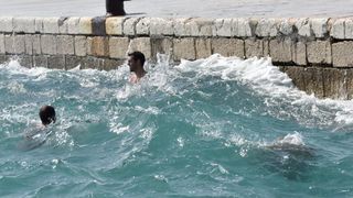 Guštanje u jugu na zadarskoj rivi 15. rujna 2015. Foto: Dino Stanin/PIXSELL