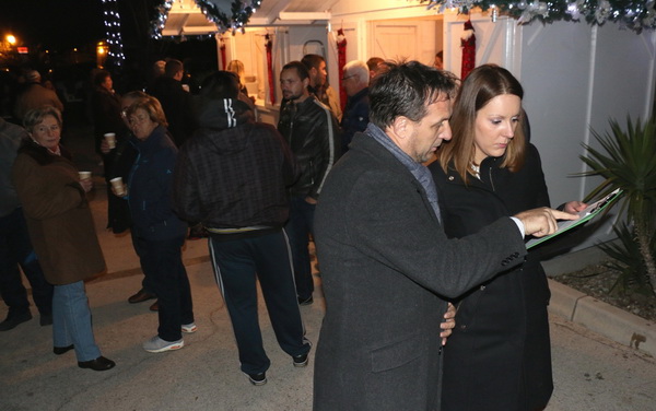 Paljenjem prve adventske svijeće i prigodnim zabavnim programom započela manifestacija Advent na otoku Viru