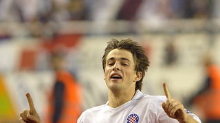 Split, 300910.
Stadion Poljud.
Nogometna utakmica drugog kola Europske lige,
Hajduk – Anderlecht.
Na slici: slavlje Ante Vukusica nakon postignutog pogotka.
Foto: Josko Ponos / CROPIX Split, 300910.
Stadion Poljud.
Nogometna utakmica drugog kola Europske lige,
Hajduk – Anderlecht.
Na slici: slavlje Ante Vukusica nakon postignutog pogotka.
Foto: Josko Ponos / CROPIX