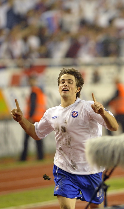 Split, 300910.
Stadion Poljud.
Nogometna utakmica drugog kola Europske lige,
Hajduk – Anderlecht.
Na slici: slavlje Ante Vukusica nakon postignutog pogotka.
Foto: Josko Ponos / CROPIX Split, 300910.
Stadion Poljud.
Nogometna utakmica drugog kola Europske lige,
Hajduk – Anderlecht.
Na slici: slavlje Ante Vukusica nakon postignutog pogotka.
Foto: Josko Ponos / CROPIX