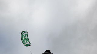 Nin, 150111.
Clanovi Kiteboarding kluba Spinaker iz Zadra na ninskoj plazi Zdrijac.
Foto: Jure Miskovic / CROPIX