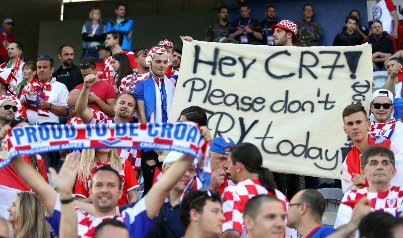 Hrvatski navijači okupirali Lens uoči utakmice s Portugalom, Photo: PIXSELL Hrvatski navijači okupirali Lens uoči utakmice s Portugalom, Photo: PIXSELL