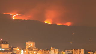 Kastel Sucurac, 140711.
Tjekom poslijepodneva na otoku Bracu izmedju Blace i Pothumlja planuo je veliki sumski pozar. Na slici pogled sa kozjaka iznad Kastel Sucurca na Split i opozareni Brac.
Foto: Zvonimir Barisin / CROPIX Kastel Sucurac, 140711.
Tjekom poslijepodneva na otoku Bracu izmedju Blace i Pothumlja planuo je veliki sumski pozar. Na slici pogled sa kozjaka iznad Kastel Sucurca na Split i opozareni Brac.
Foto: Zvonimir Barisin / CROPIX