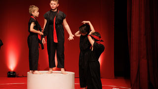 Igrajmo se: Zabranjeno mlađima od 15 strana A