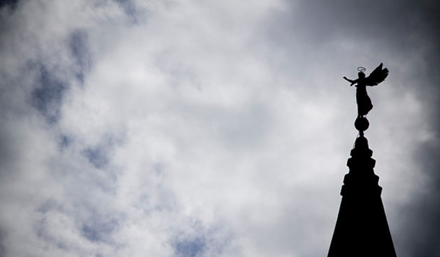 Đir po gradu 28. listopada 2012., zvonik, anđel, molitva, kršćanstvo, vjera  (foto:Saša Čuka)