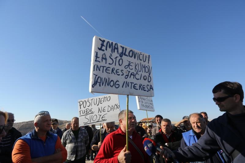 Pag: Prosvjed protiv ilegalnih berača samoniklog bilja, Foto: Filip Brala/PIXSELL